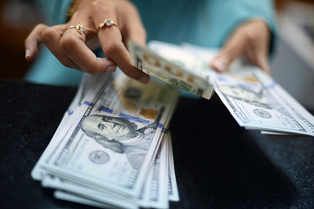 Latinoamérica tiene la mayor cantidad de milmillonarios con fortunas heredadas, puesto que en Europa Occidental estos equivalen al 51,4%, en EE.UU. y Canadá al 27% y en China a solo el 5,6%. Latinoamérica tiene la mayor cantidad de milmillonarios con fortunas heredadas, puesto que en Europa Occidental estos equivalen al 51,4%, en EE.UU. y Canadá al 27% y en China a solo el 5,6%.
